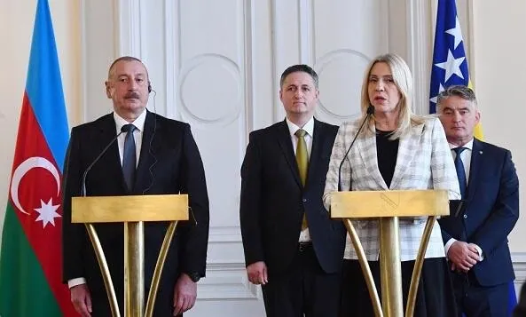 Liderlər mətbuata bəyanatla çıxış edib