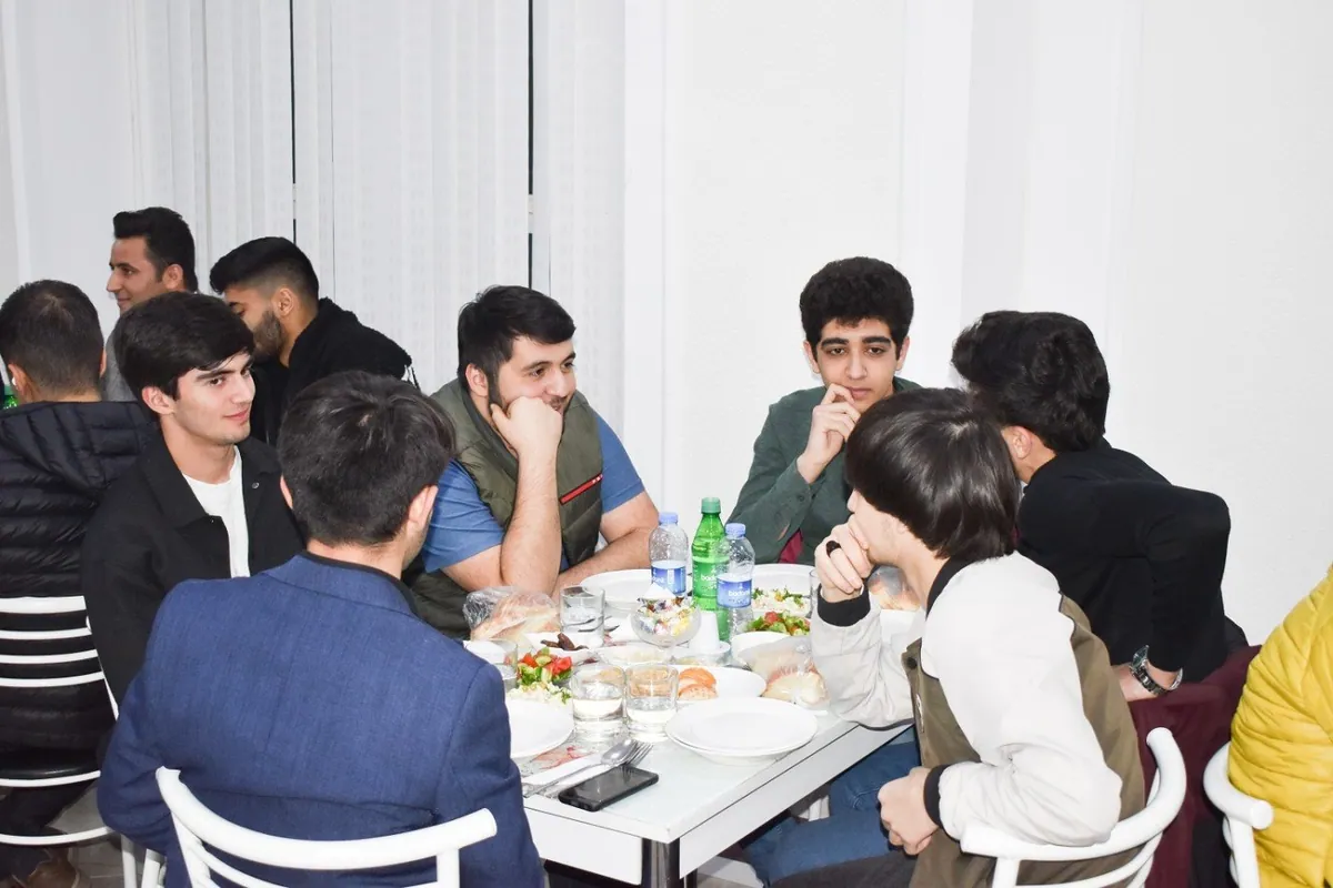 ADAU-da tələbələr üçün iftar süfrəsi təşkil olundu - FOTOLAR