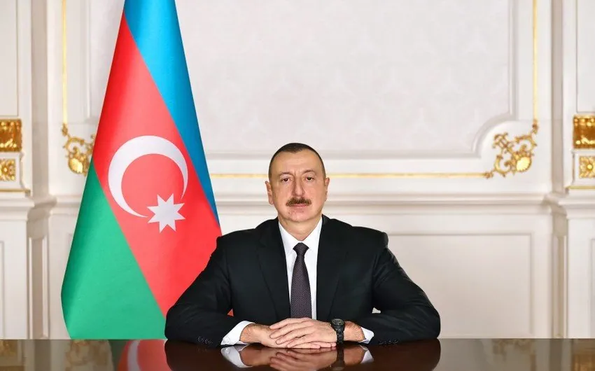 Prezident Zərifə Əliyevanın məzarını ziyarət edib