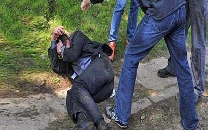 Bakıda sürücü müştərini döyərək telefonunu əlindən aldı