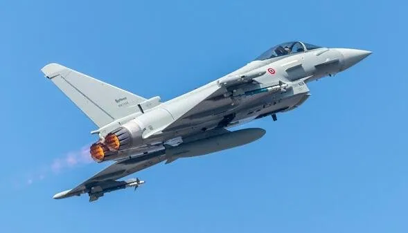“Tayfun” Su-27-nin qarşısını aldı