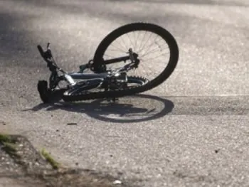 Salyanda avtomobil velosipedçini vuraraq öldürdü