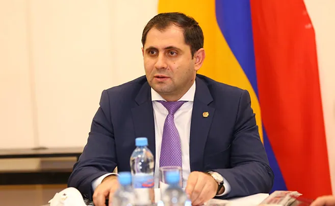 Papikyan İran səfiri ilə hərbi əməkdaşlığı müzakirə etd