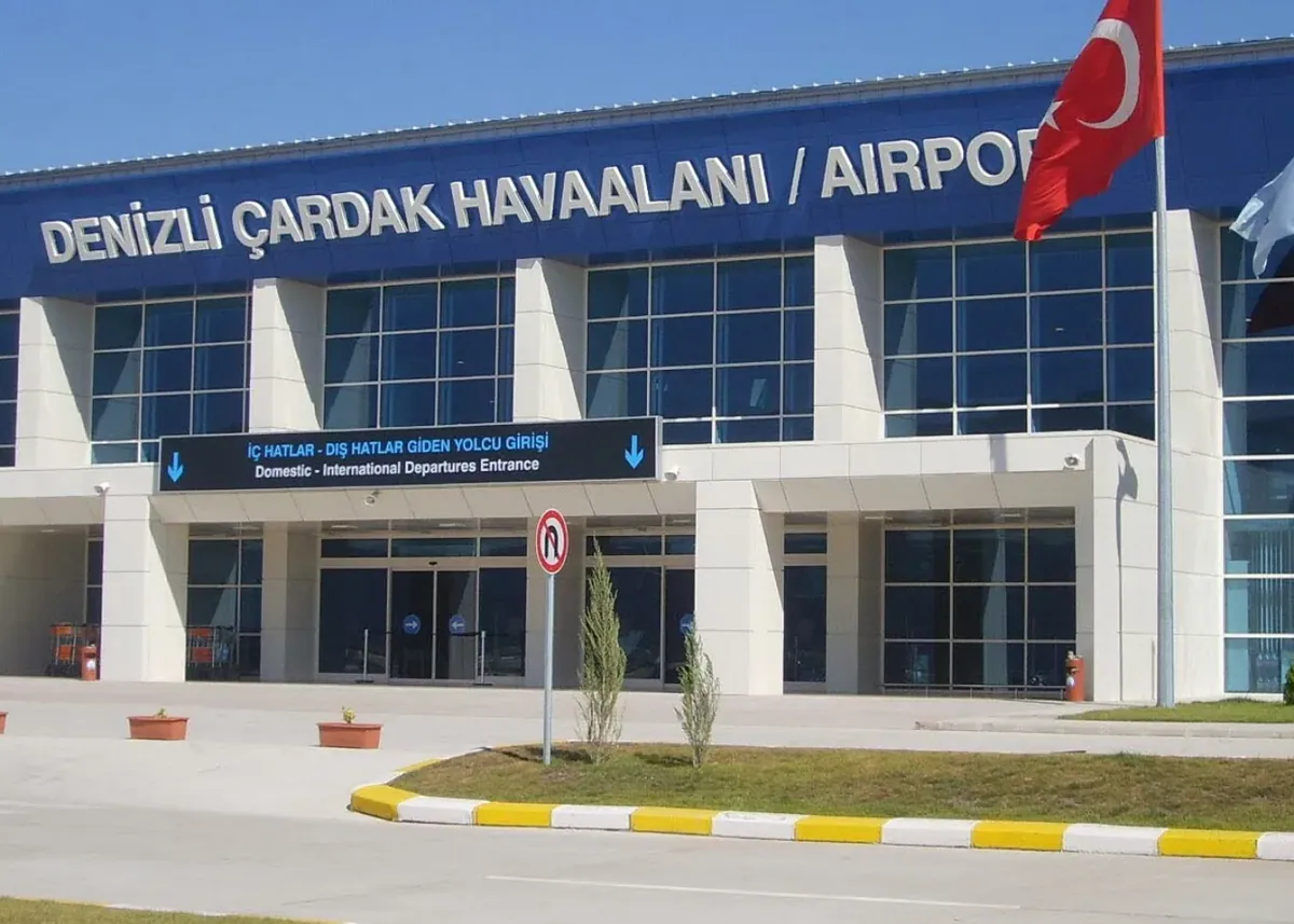 Hava limanında “rüşvət” əməliyyatı: 2 məmur olmaqla 4 nəfər saxlanıldı