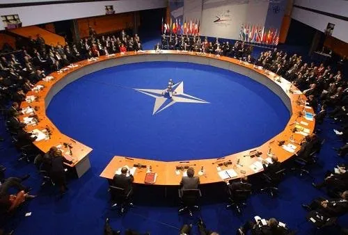 İrəvanı NATO-ya çağıran şəxs Bakıya da səsləndi