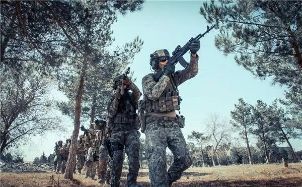 Ordumuz erməni mövqelərini darmadağın edir - Təcili