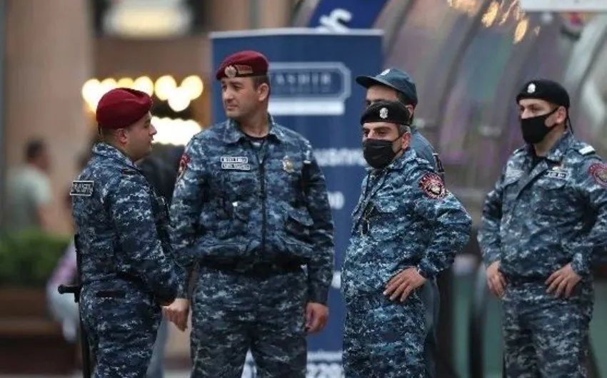 Ermənistanda onlarla gənc aksiyaçı həbs olunub