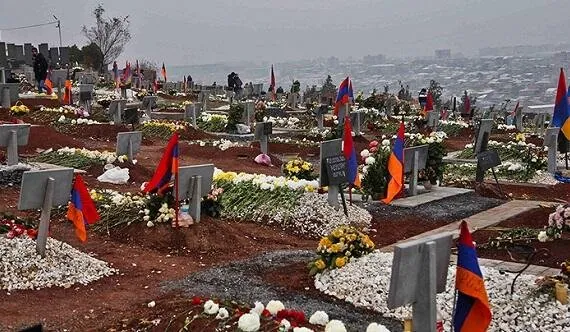 Yerablurda yeni qəbirlər qazılır
