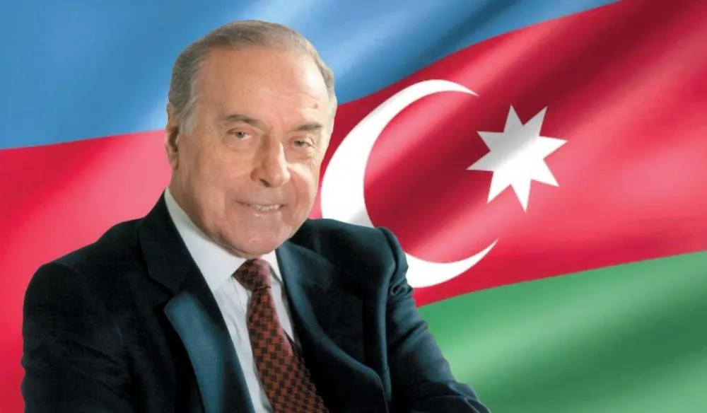 Azərbaycan Heydər Əliyev siyasəti ilə irəliləyir və yaşayır
