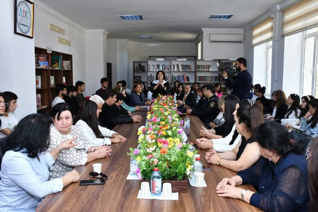 “Qara bəla- ağ ölüm” adlı narkomaniya əleyhinə dəyirmi masa keçirilib