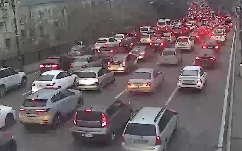 Bakının əsas yollarında TIXAC var