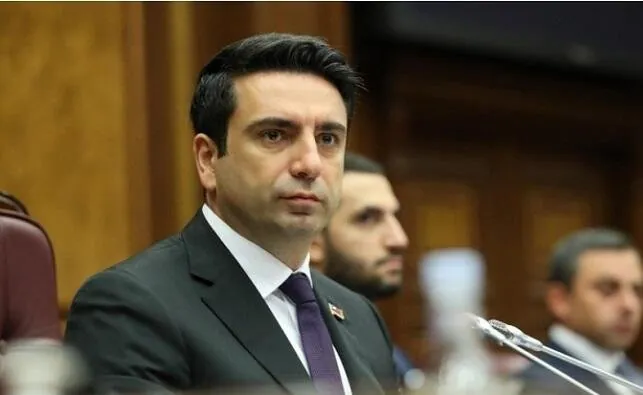 Simonyan: Himni oğurlamışıq, sərhədi bizə kimsə çəkib...