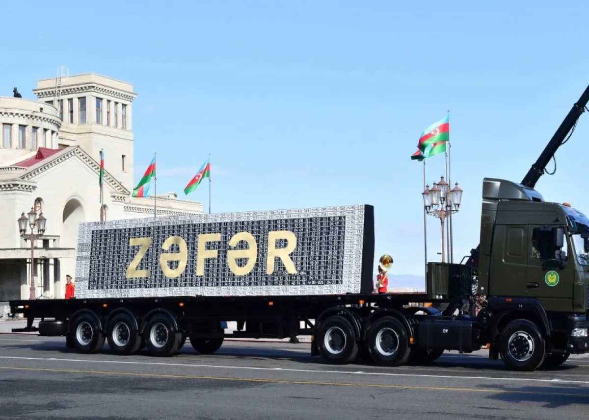 Paradda erməni hərbi avtomobillərinin nömrələrindən hazırlanan lövhə nümayiş etdirilib
