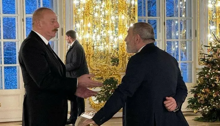 Əliyevin Paşinyanla görüşü: Makron “ofsaytda” qaldı