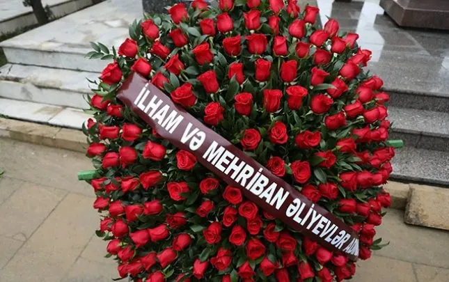 Mehriban Əliyeva Aygün Bəylərin vida mərasiminə əklil göndərdi