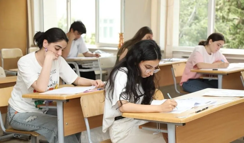 Bazar günü 53 mindən çox şagird imtahan verəcək