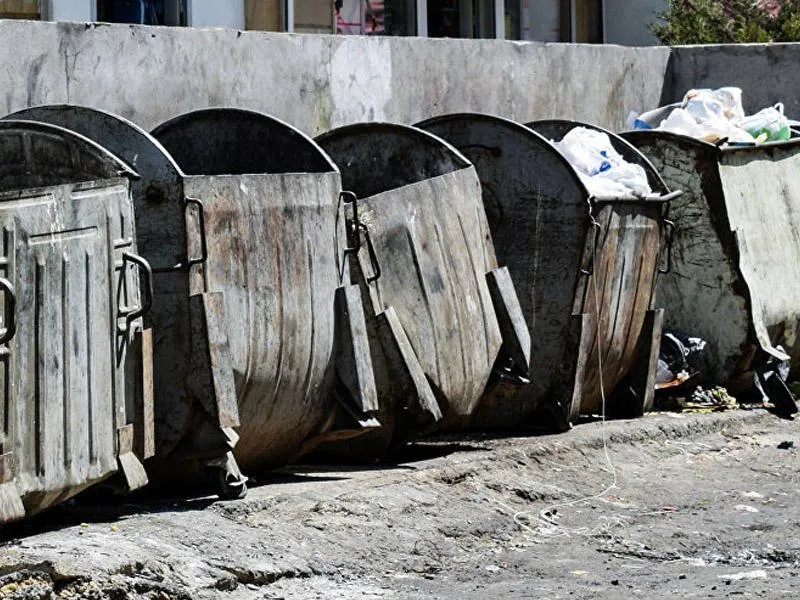 Bakıda qoyulan tullantı qabları antisanitar vəziyyət yaratdı - VİDEO