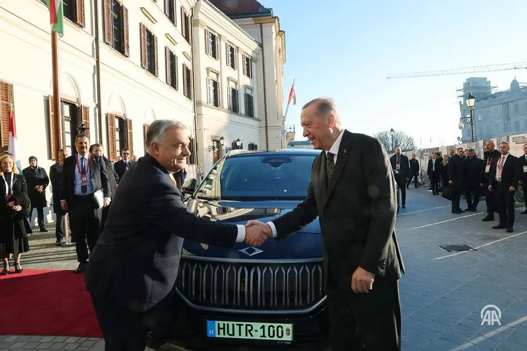 Macarıstanın Baş naziri Ərdoğana at bağışladı