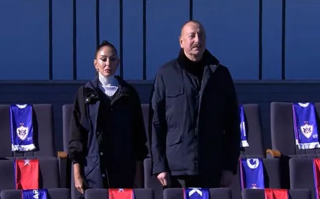 İlham Əliyev stadiona gəldi - CANLI