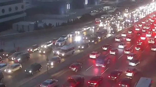 Bu yollarda tıxac var - SİYAHI