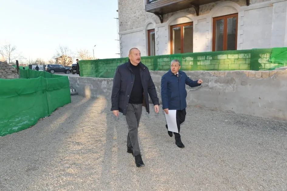 Prezident Şuşada tikinti-bərpa işləri ilə tanış oldu - Fotolar