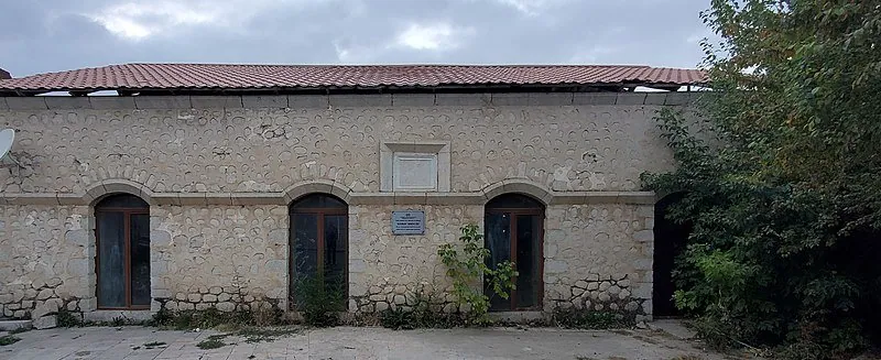 Prezident Şuşada Mamayı məscidində görülən işlərlə tanış oldu