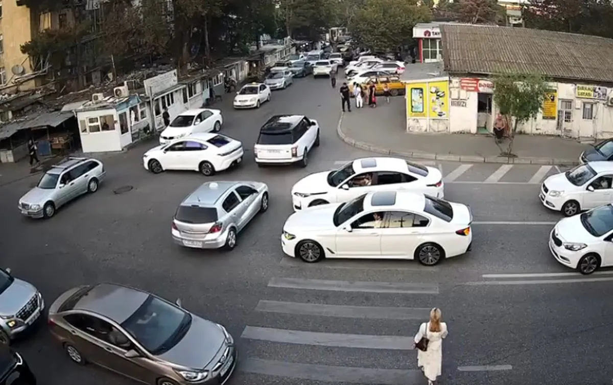 Paytaxtın “Tayqa” kəsişməsində yeni işıqforlar quraşdırılıb