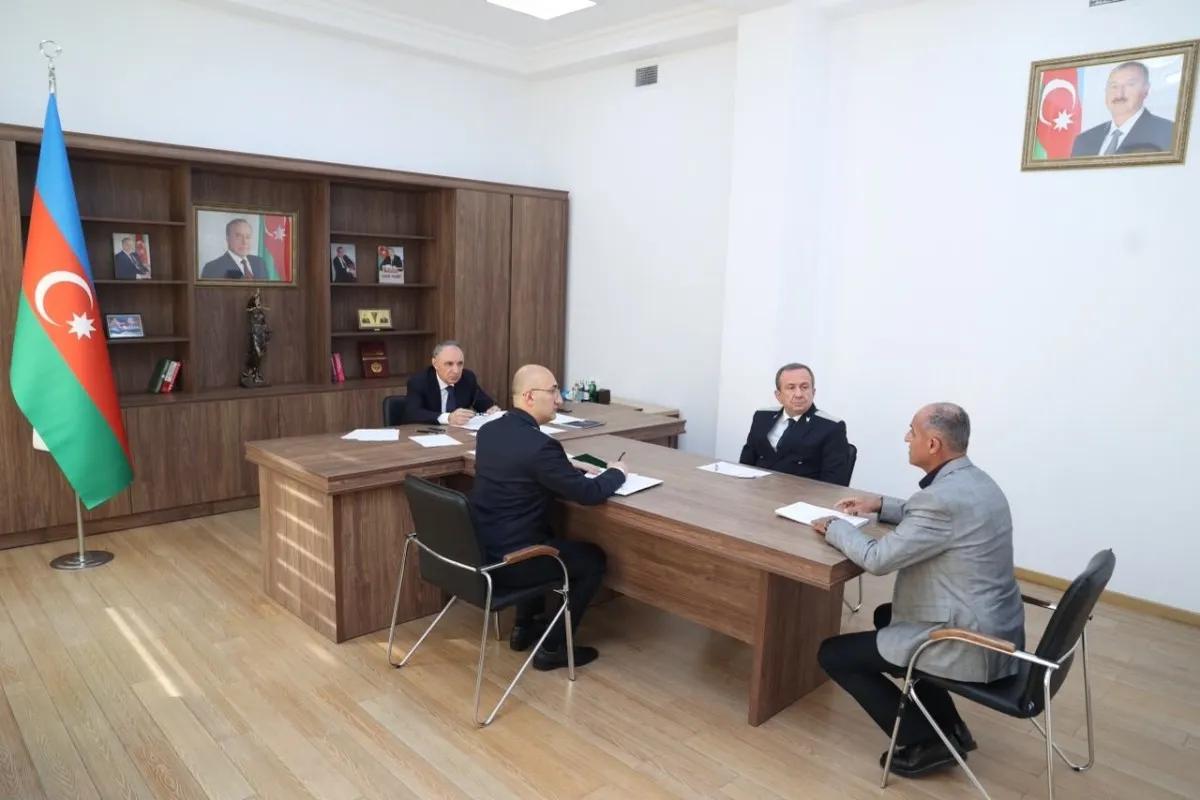 Baş prokuror Səbail sakinləri ilə görüşüb