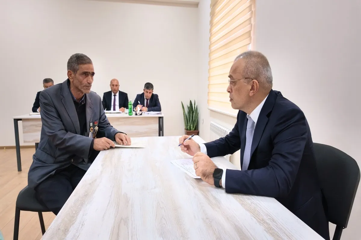 Zaur Mikayılov Cəbrayılda vətəndaşların müraciətlərini dinləyib