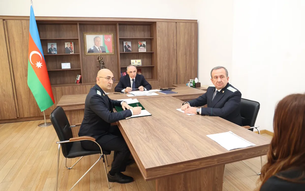 Baş prokuror Səbail sakinləri ilə görüşüb