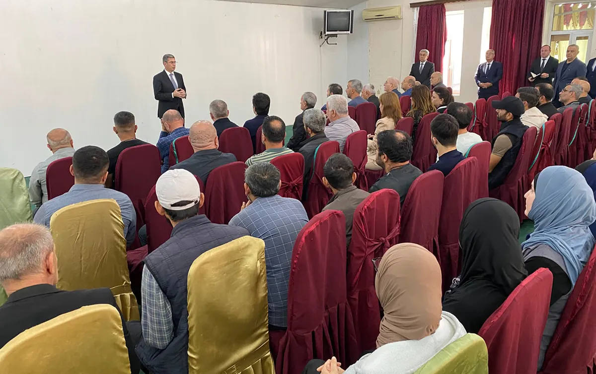 Elşən Salahov Buzovna və Şüvəlanda məktəblilər və valideynlərlə bir araya gəldi